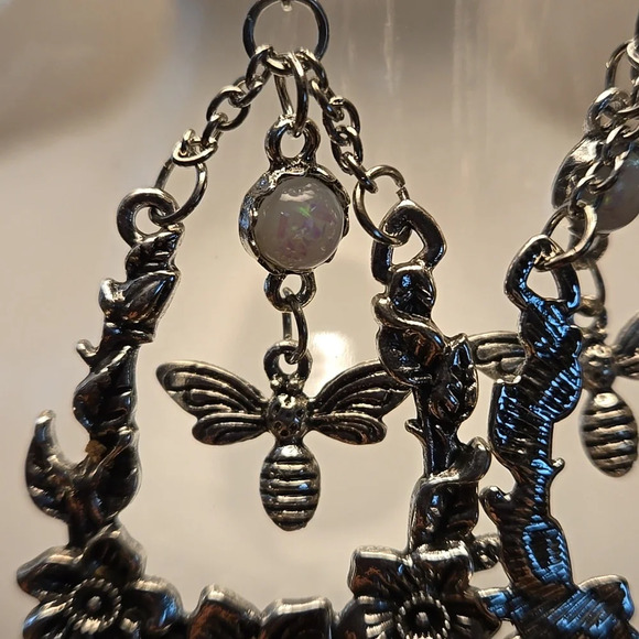 Bee Flower Pendant Drop Earrings Hollow Water Drop Shape Pendant Vintage Style - Picture 2 of 7